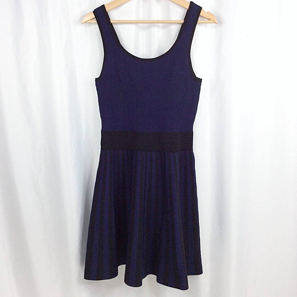 Women's Guess Sweater Tank Dress Size Large Fit Flare Striped Bodycon Knit - Picture 1 of 7